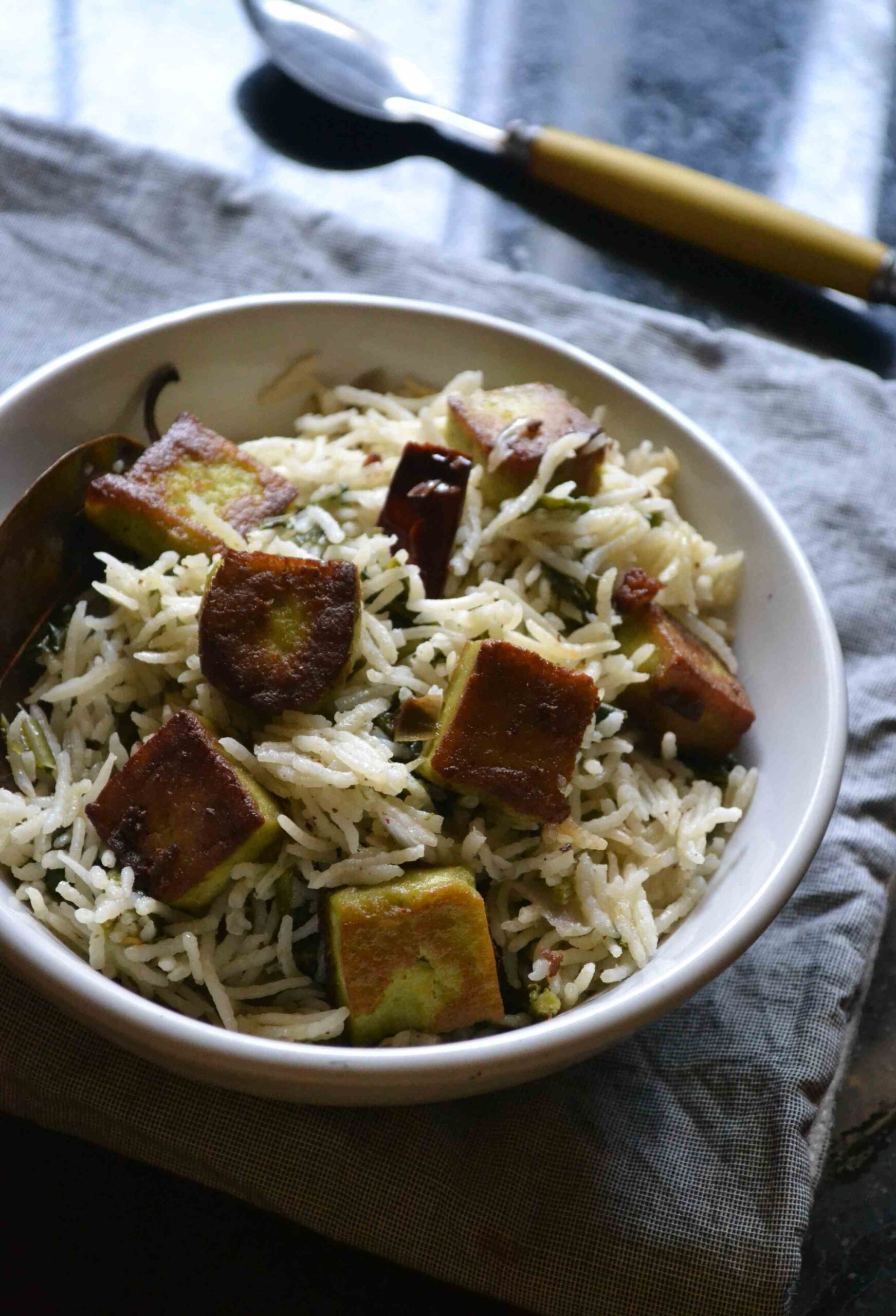 A rice bowl served with panner, chicken or even pork