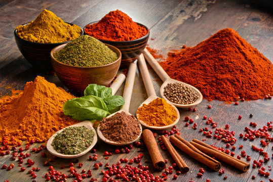 Aromatic South Indian spices—turmeric, black pepper, cardamom, and curry leaves—freshly piled in vibrant markets, embodying the region’s rich culinary and Ayurvedic heritage.