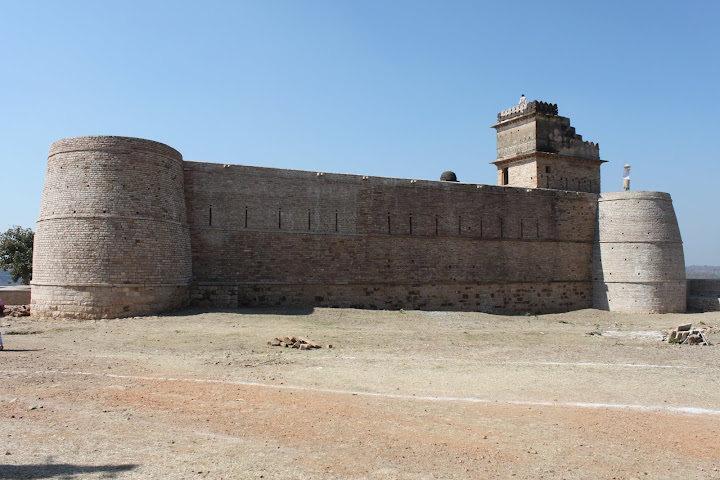 The ancient Chanderi Fort overlooking the town, famous for its historic monuments and sarees.