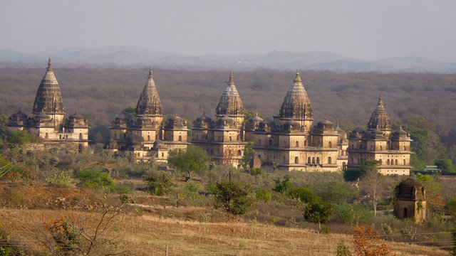 A formidable view of the historic Jhansi Fort, symbolizing Rani Lakshmibai's bravery and resistance.