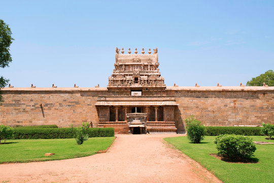 The intricately carved chariot-shaped base and sculptures of the Airavatesvara Temple, a Chola masterpiece of South India's Best Temples.