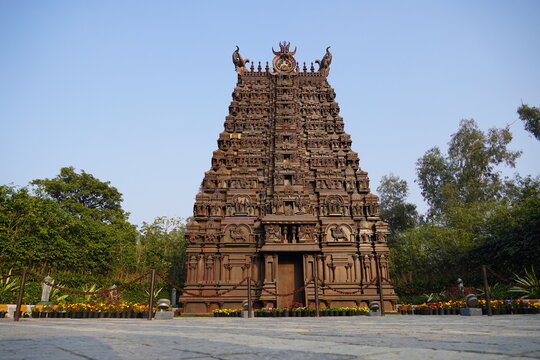The stunning gopurams and sacred tank of the Meenakshi Amman Temple, a prime example of South India's Best Temples in Madurai.