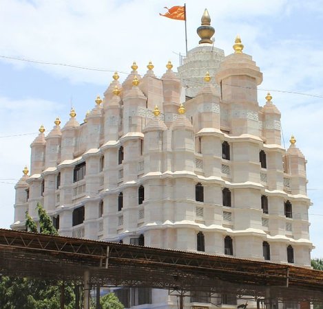 A prominent pilgrimage site, Shree Siddhivinayak Temple is one of West India's Famous Temples.