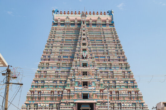 The inner prakaram and majestic vimana of Trichy's Sri Ranganathaswamy Temple, highlighting the scale of South India's Best Temples.