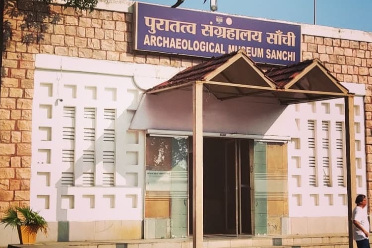 The facade of the Archaeological Museum at Sanchi.