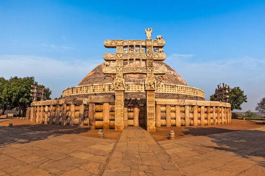 The iconic dome of Great Stupa surrounded by stone railings, among the top places to visit in Sanchi
