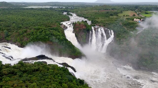 The sacred temple tank known as Kaveri Paksha Theertham.
