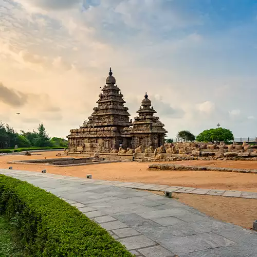A UNESCO World Heritage site famous for its ancient rock-cut temples and shore monuments near Chennai