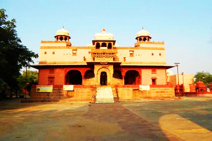 Seek blessings at the ancient Shivbari Temple, a devotional place to visit in Bikaner.