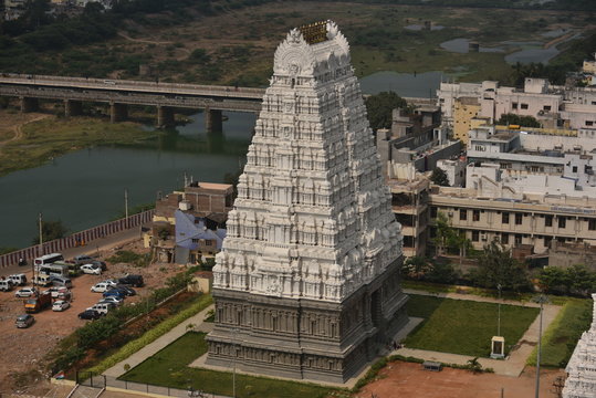 Sri Kalahasti Temple, the famous Vayu Linga temple and a major pilgrimage place to visit near Tirupati.