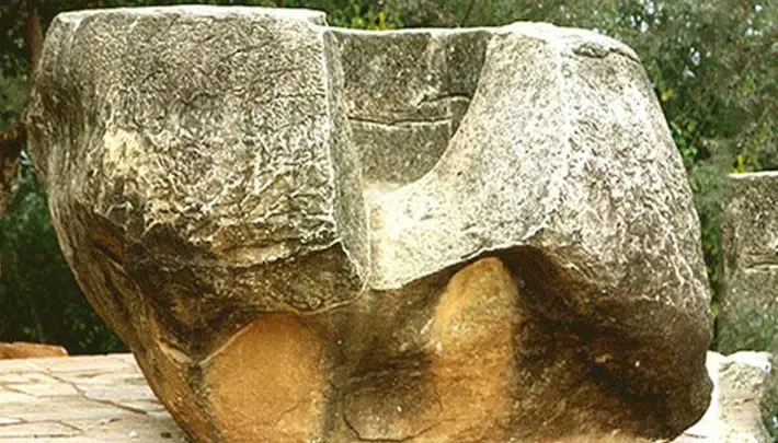 Massive stone food bowl used by monks at places to visit in Sanchi