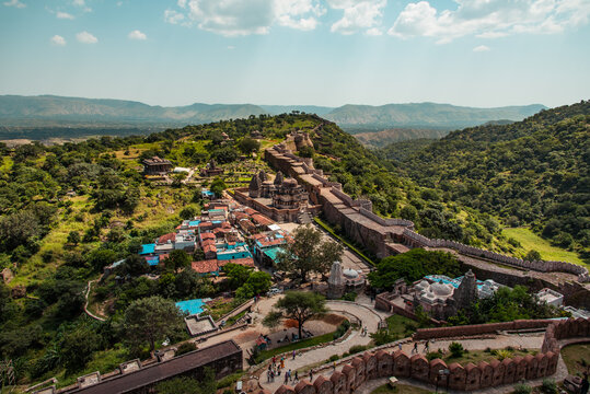 Aerial view of Kumbhalgarh Fort, a massive hill fortress in Rajasthan, surrounded by the long, winding Great Wall of India.