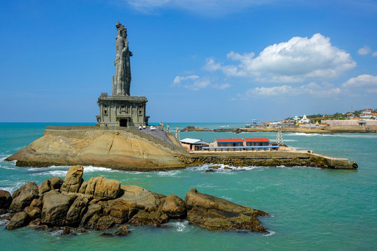 Thiruvalluvar Statue, a majestic stone figure and key place to visit in Kanyakumari.
