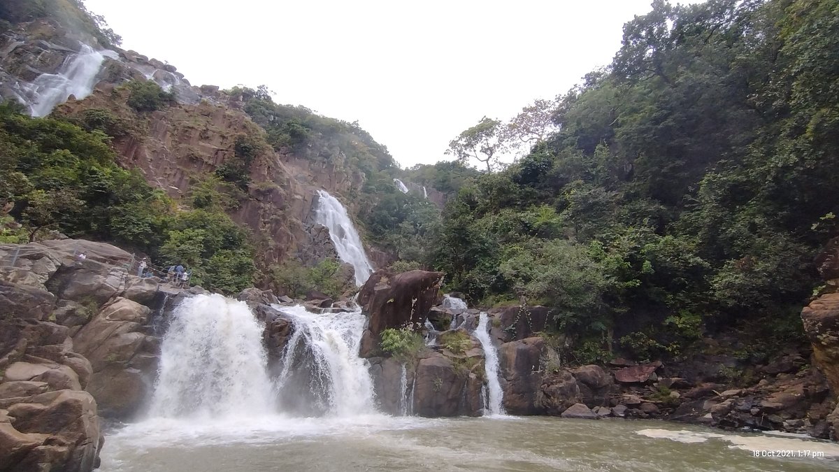 East India's Famous Waterfalls has a beautiful environmentEast India's Famous Waterfalls has a beautiful environment