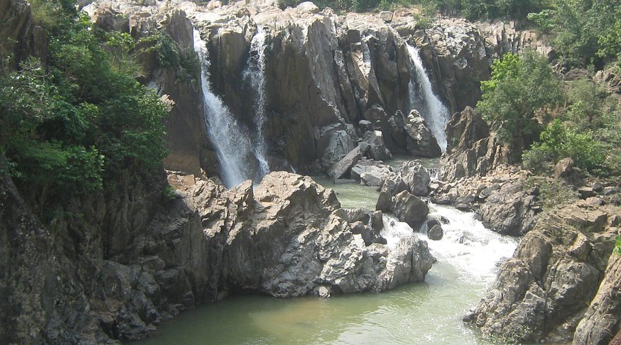 East India's Famous Waterfalls has a beautiful environment.