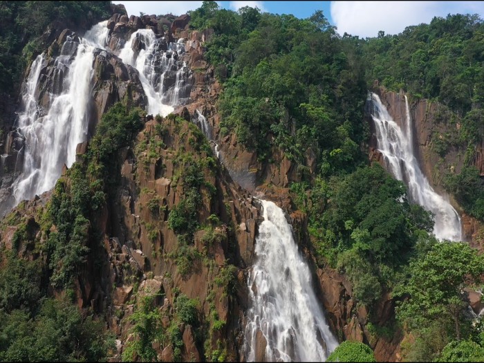East India's Famous Waterfalls has a beautiful environment