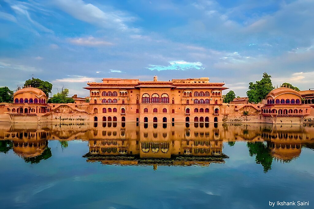 This is a beautiful place nearby Fatehpur Sikri