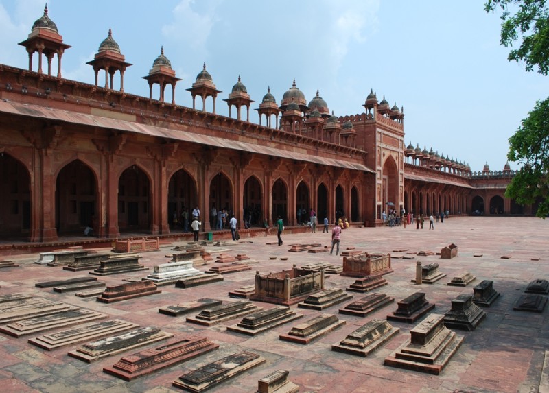 The heritage of Fatehpur Sikri is mainly based on architecture