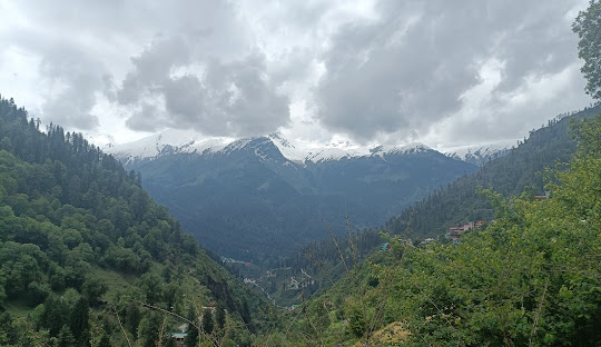 Famous for its apple orchids near Kasol