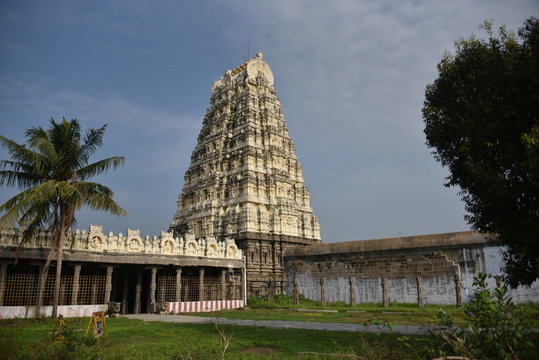 The grand Ekambareswarar Temple in Kanchipuram, one of the Pancha Bhoota Stalams dedicated to the element of Earth.
