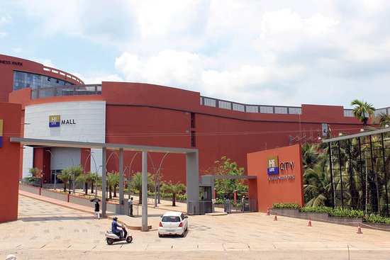 For shopping and entertainment, Hilite Mall is a major modern place to visit in Kozhikode.