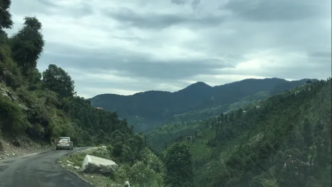 Gives a beautiful mountain view