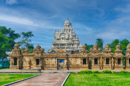 The historic Kailasanathar Temple, one of the oldest and most architecturally significant monuments in Kanchipuram.