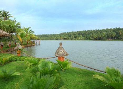 The expansive, calm waters of Sasthamkotta Lake, the largest freshwater lake in Kollam.