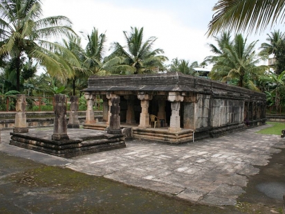 The historic Jain temple and fort at Sultan Bathery is a compelling place to visit near Kozhikode.