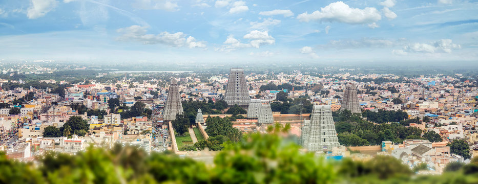 The sacred Arunachala hill and the Annamalaiyar Temple in Tiruvannamalai, a key pilgrimage site near Kanchipuram.