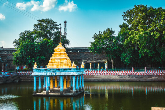 The magnificent Varadharaja Perumal Temple, a prominent Vishnu shrine and Divya Desam in Kanchipuram.