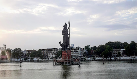 It offers a pretty and vibrant city vibes