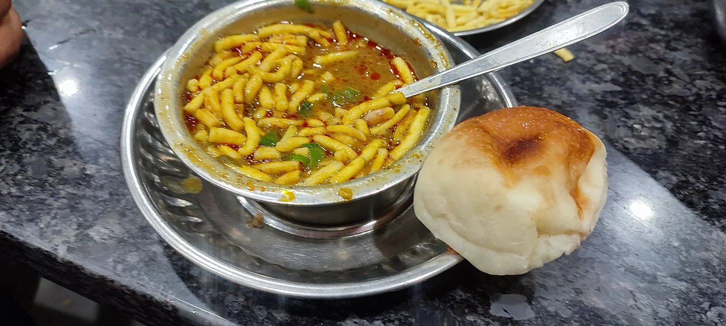 A kind of comfort dish of Vadodara