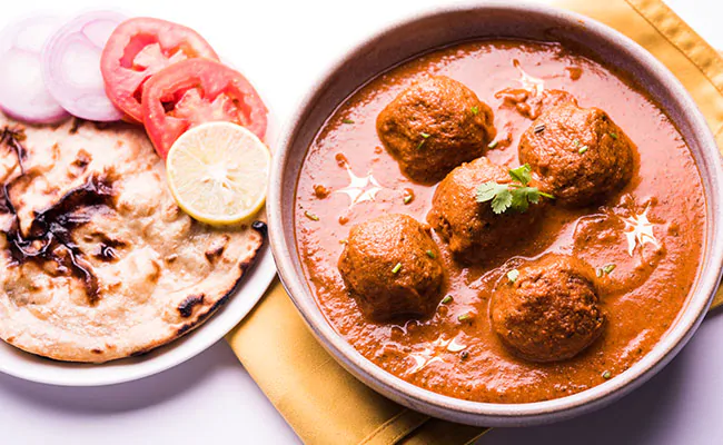 A rich and creamy meatball dish of Kashmiri Gushtaba served in a bowl.