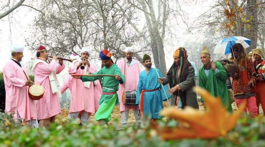 A group performing the traditional Hikkat dance.