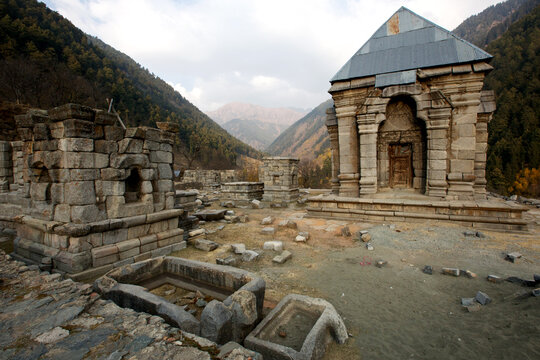 Naranag Temple Ruins, ancient historical ruins and a cultural place to visit near Sonmarg.