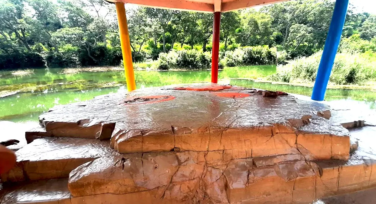 Sphatik Shila, the quartz-rock platform by the river, a significant mythological place to visit in Chitrakoot.