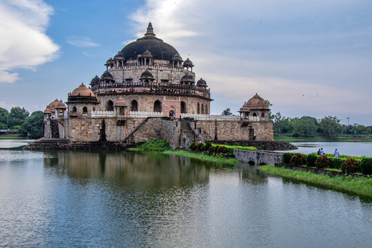 Tomb of Sher Shah Suri, an architectural masterpiece and a major historical place to visit near Sitamarhi.