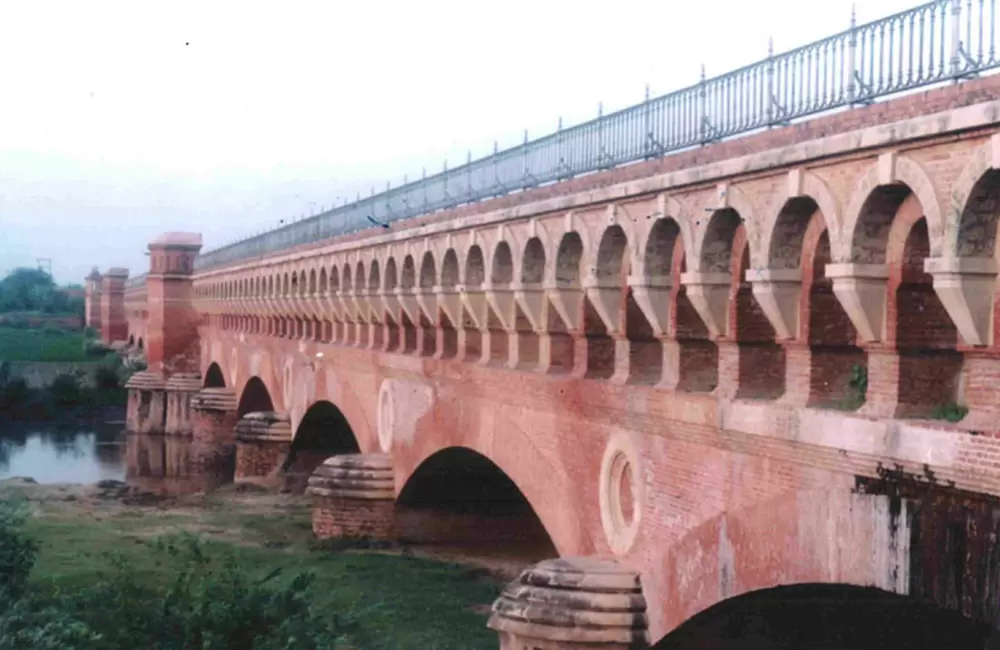 People walking across the majestic Solani Aqueduct in Roorkee.