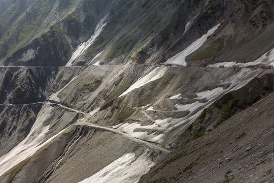 Zojila Pass, a dramatic high-mountain pass and adventurous place to visit near Sonmarg.