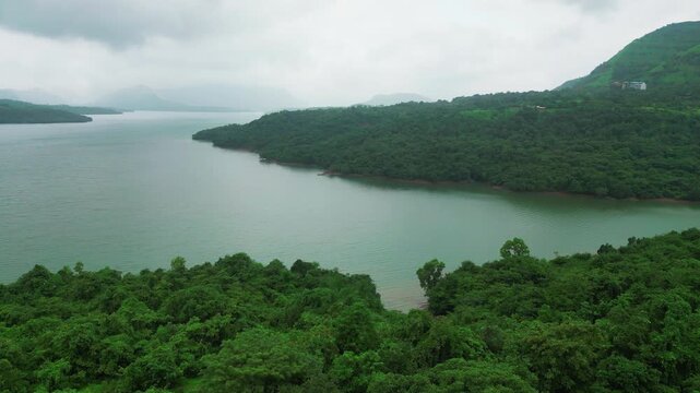 People boating on the serene Bhilai Lake (Maitri Bagh), a popular leisure place to visit in Bhilai.