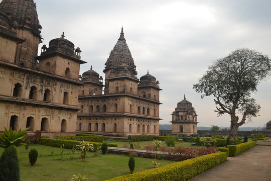 Chaturbhuj Temple in Orchha dedicated to Lord Vishnu, a magnificent architectural place to visit near Jhansi.