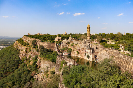 The towering victory tower at Chittorgarh Fort, a popular day trip destination from Kota.