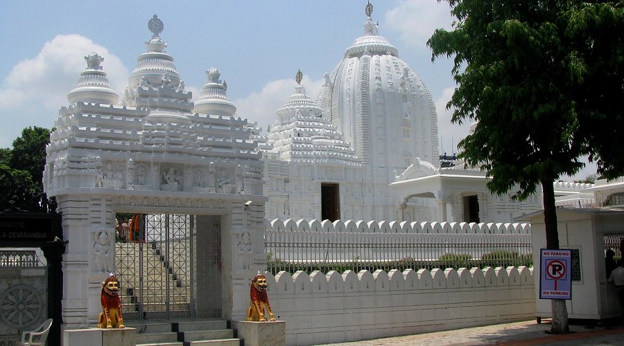 Devotees at the historic Jagannath Temple, a central religious site in Bhilai.