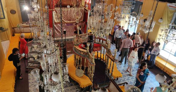 Jew Town's antique shops and streets, a vibrant shopping place to visit in Ernakulam.