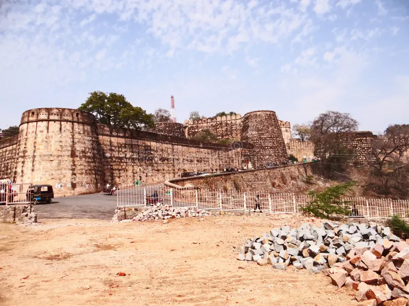 Jhansi Fort, the iconic hilltop fortress and a top historical place in Jhansi.