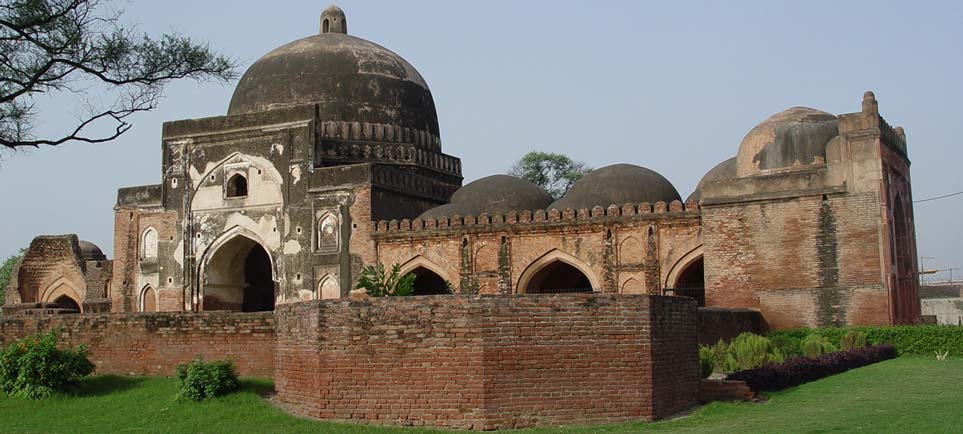 Interior view of Kabuli Bagh Mosque in Panipat featuring Mughal architecture and serene garden surroundings.