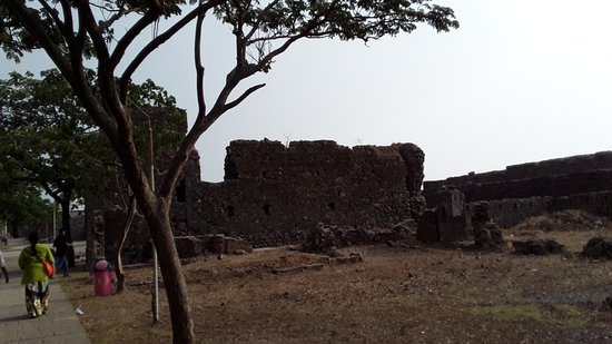 Kolaba Fort during low tide, a historic sea fortress place to visit in Alibag.