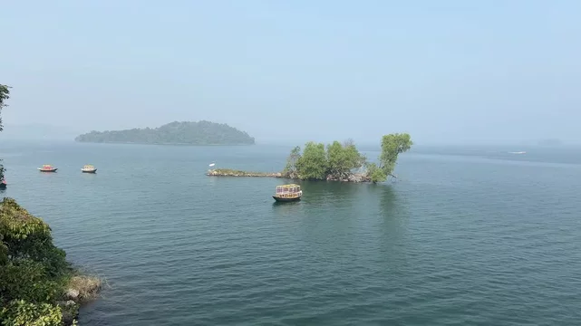 Maithon Dam, a major dam with an underground power station and a key engineering place to visit near Bokaro.