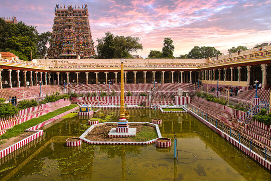 Detailed woodwork inside Meenakshi Sundareswarar Temple, an artistic temple place to visit in Chettinad.
